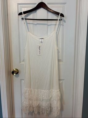 White Ruffle Hem Slip Dress/dress extender. Size 1X